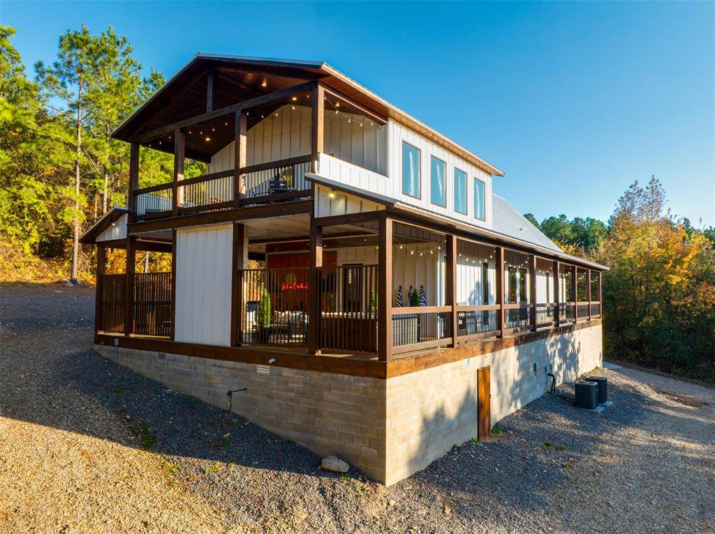 110 E Fork CIR, Broken Bow, OK 74728