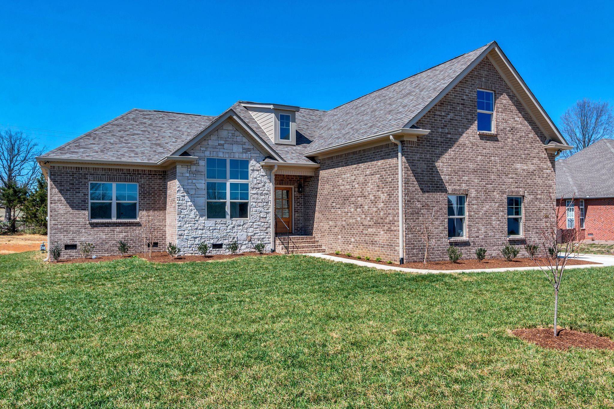 200 Creekside Dr, Lewisburg, TN 37091