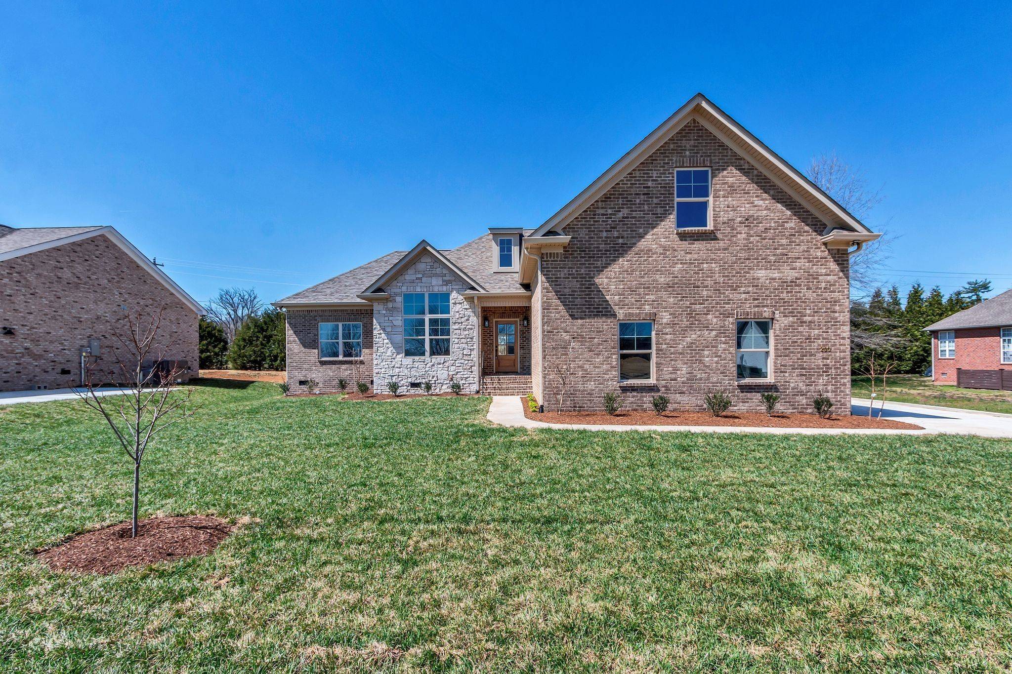 200 Creekside Dr, Lewisburg, TN 37091