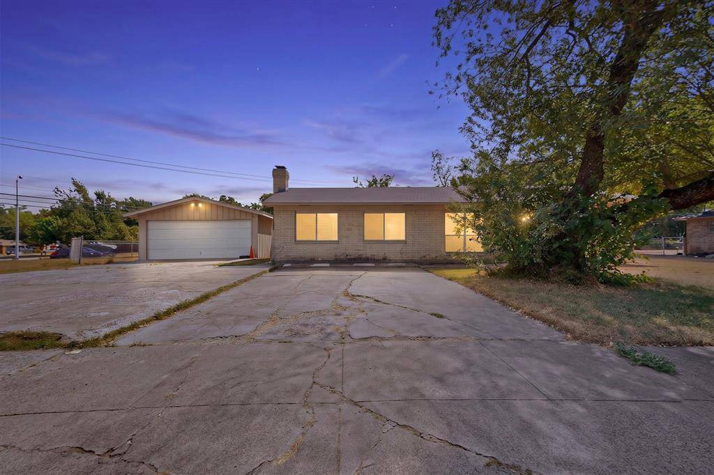 2402 Loyce Drive, Mesquite, TX 75149