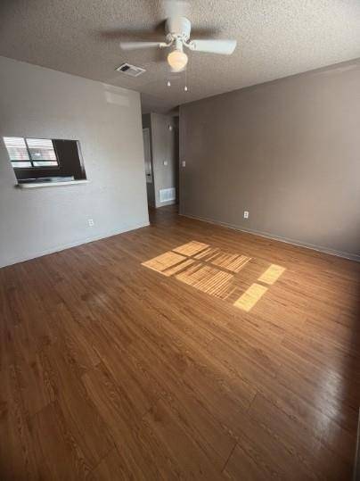 139 Elm DR #302, Lockhart, TX 78644