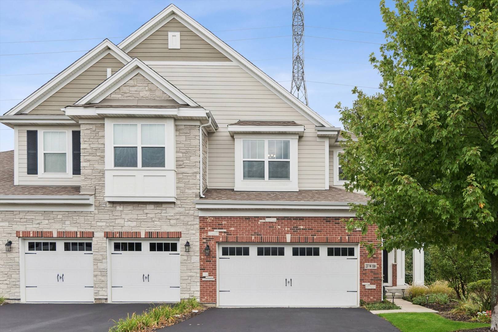 27W116 Redbud LN, Winfield, IL 60190