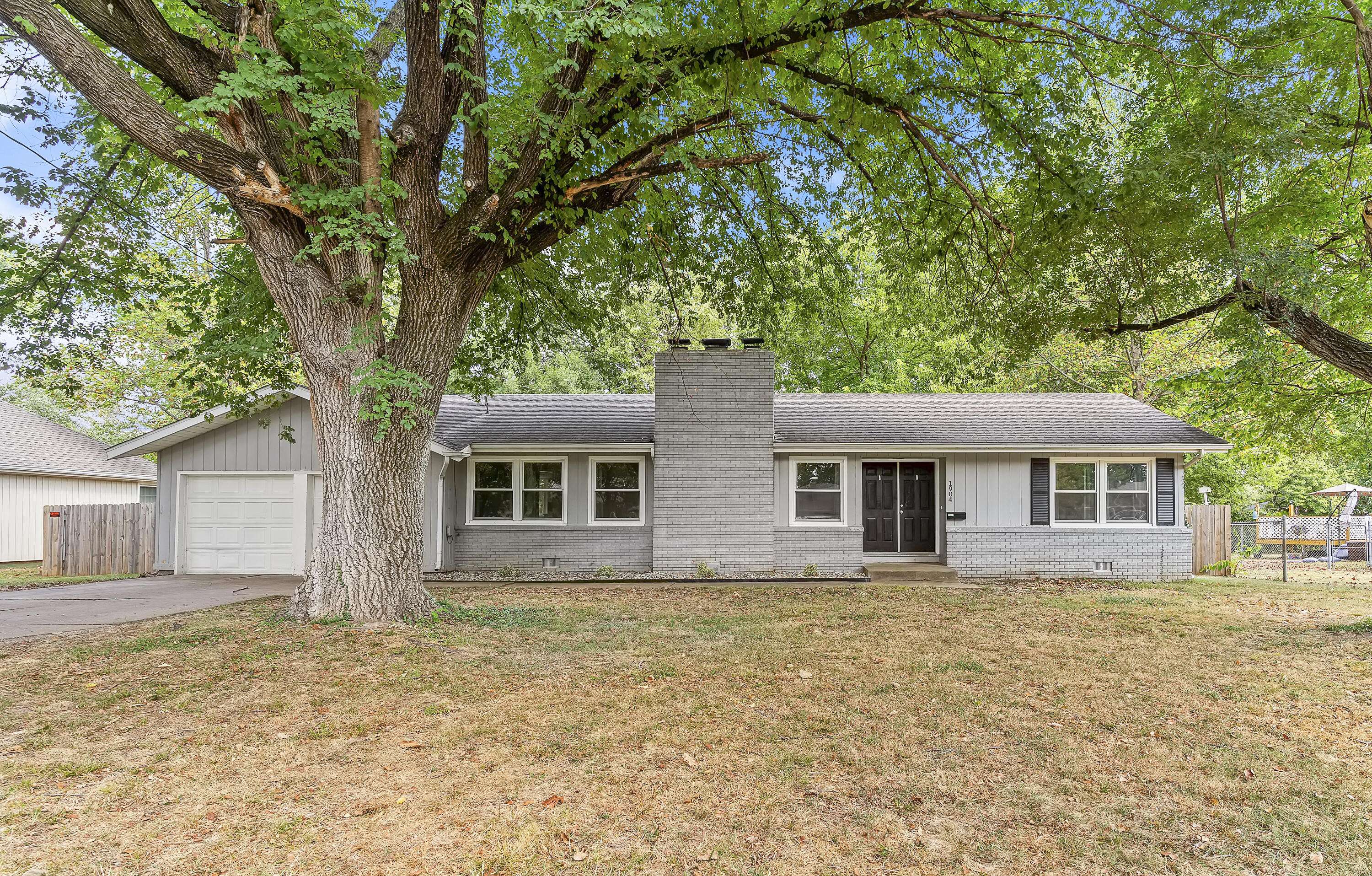 1904 S Glencrest AVE, Springfield, MO 65804