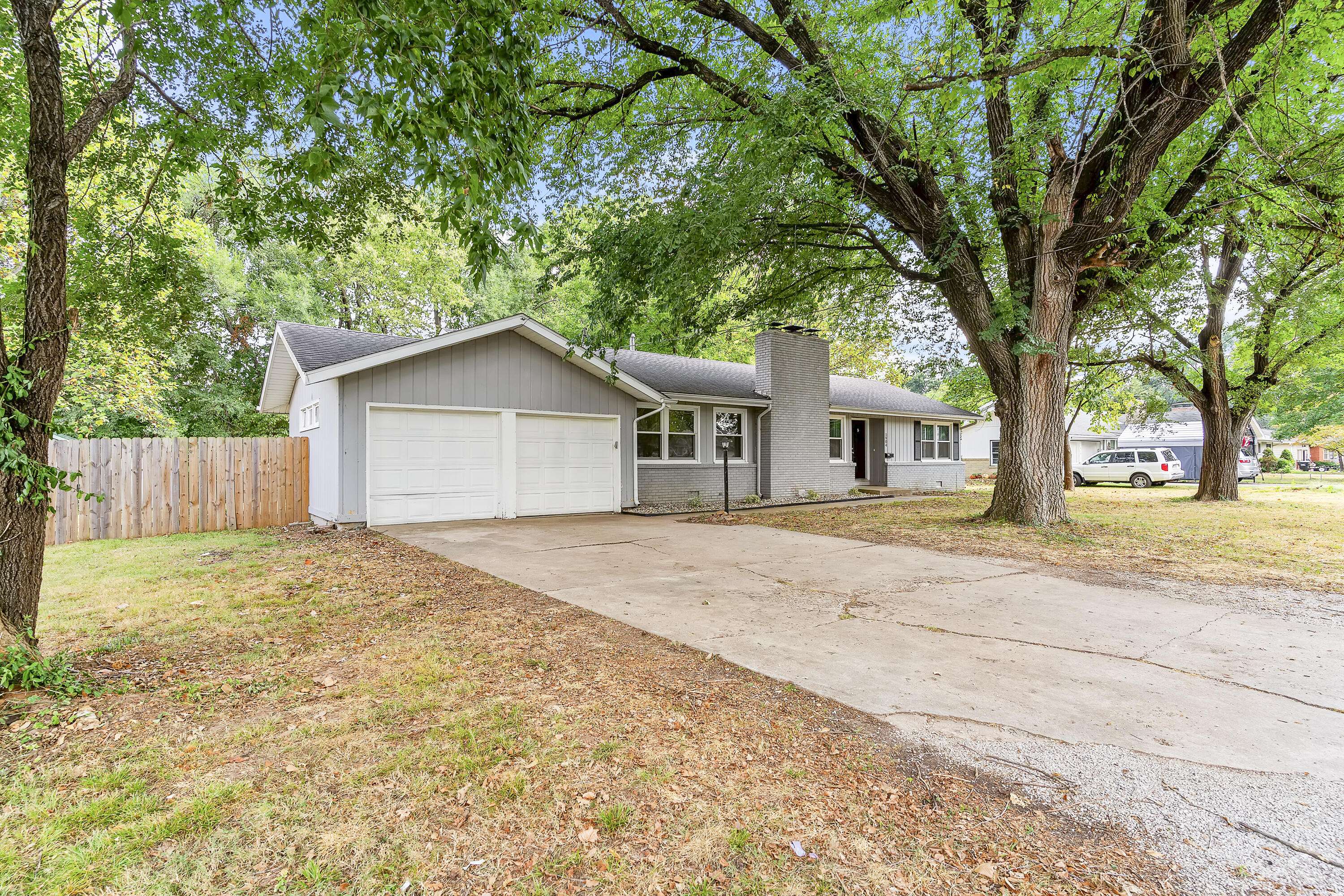 1904 S Glencrest AVE, Springfield, MO 65804