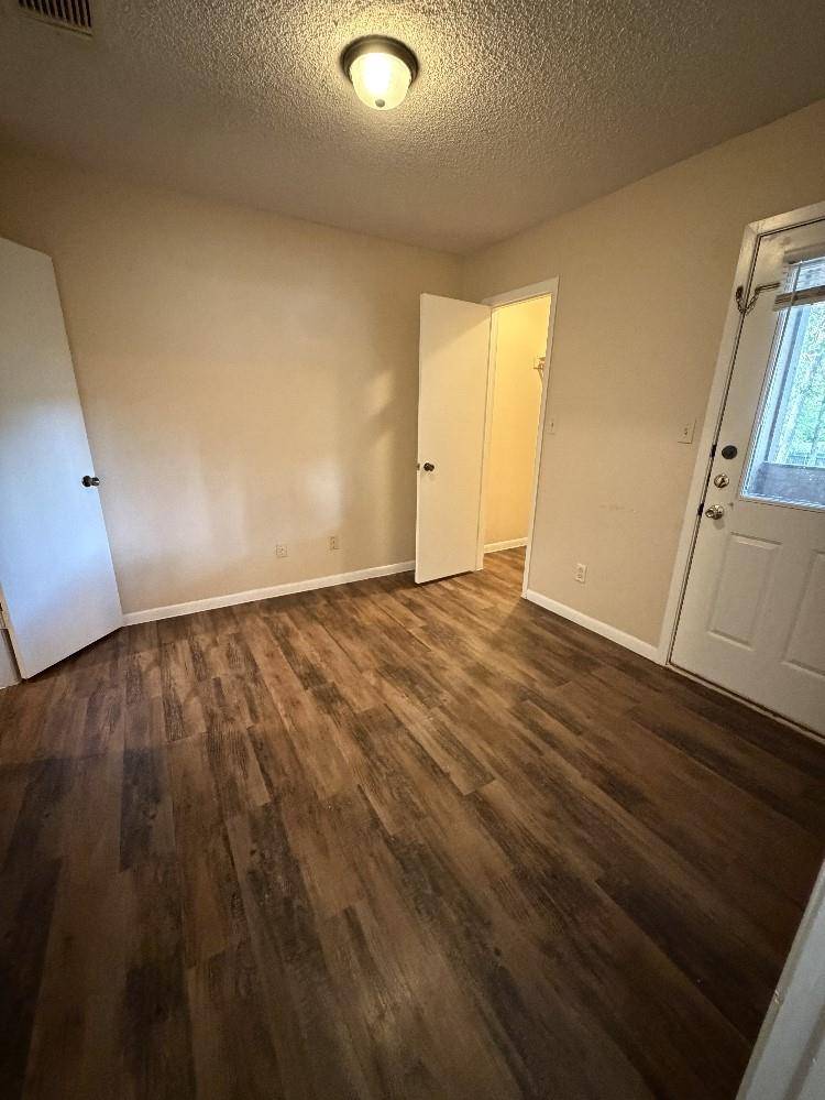 139 Elm DR #104, Lockhart, TX 78644