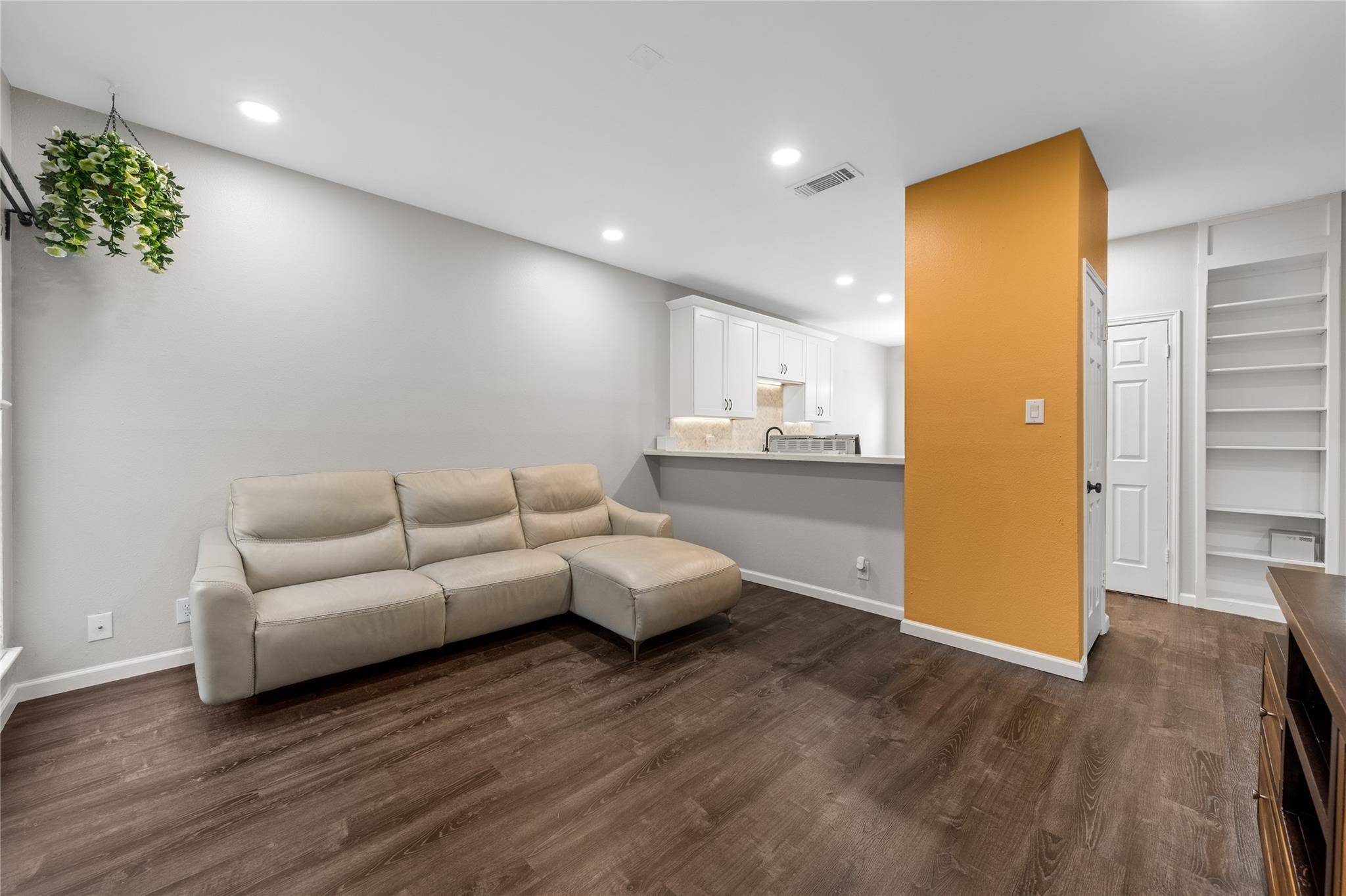 2414 Longview ST #202, Austin, TX 78705