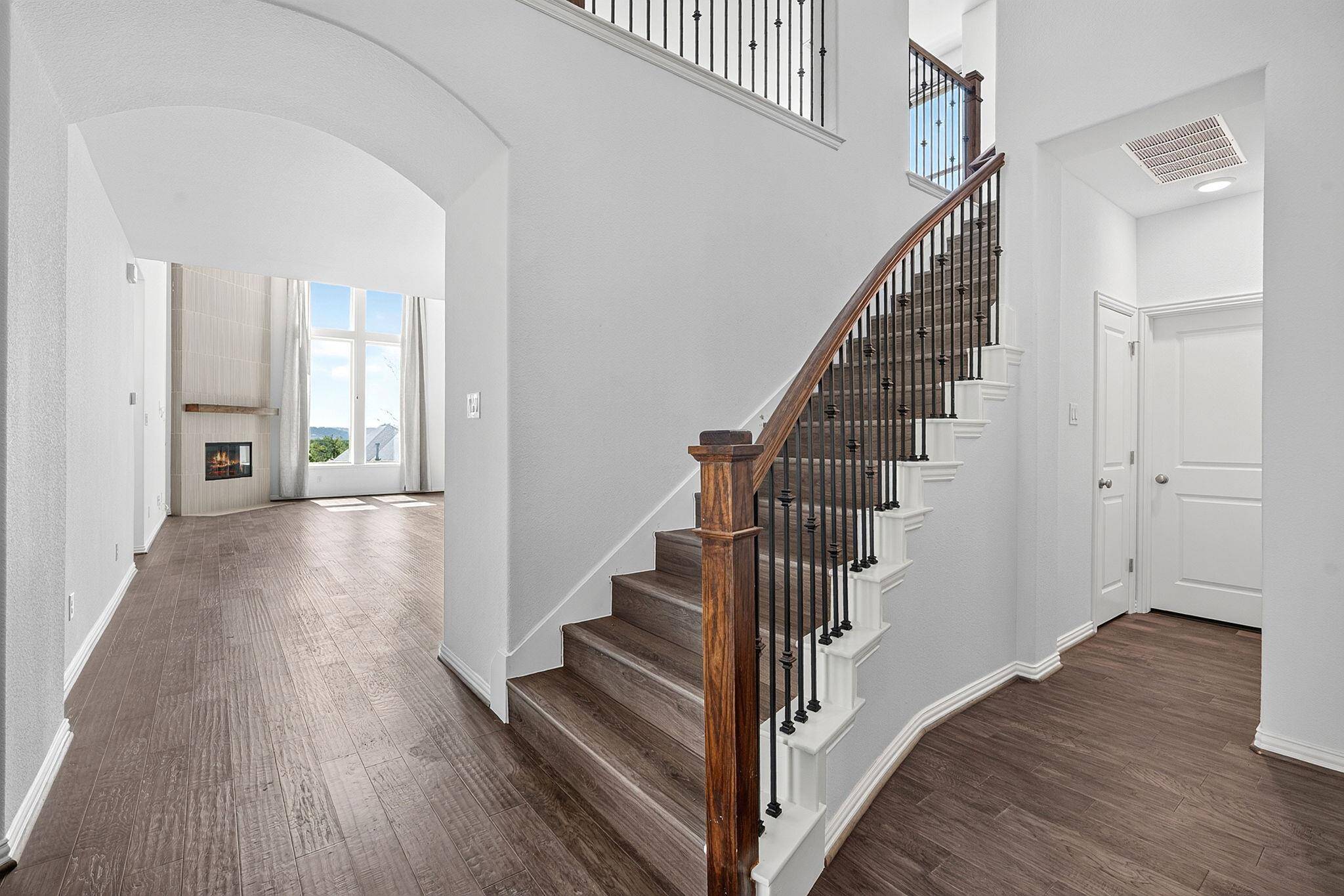 7817 Turnback Ledge TRL, Lago Vista, TX 78645