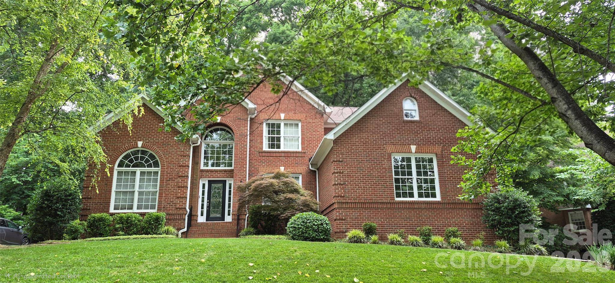 919 Thorn Ridge LN, Lake Wylie, SC 29710