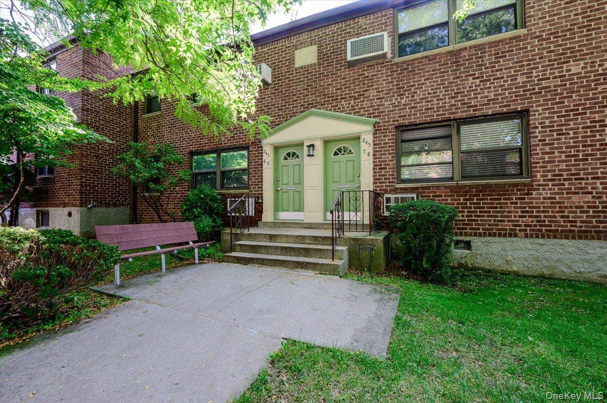 245-78 62nd AVE #A-9, Upper, Douglaston, NY 11362
