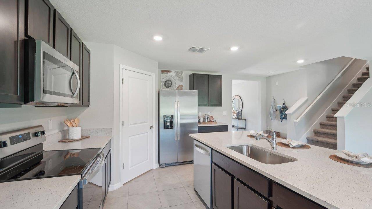 13429 CASTLE PEAK CIR, Dade City, FL 33525