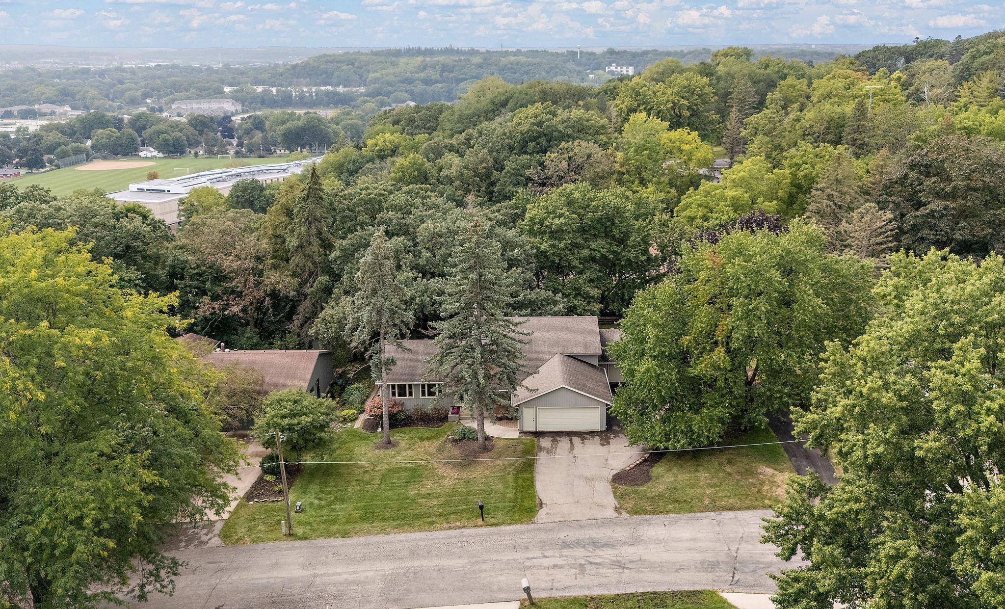 803 Sierra LN NE, Rochester, MN 55906
