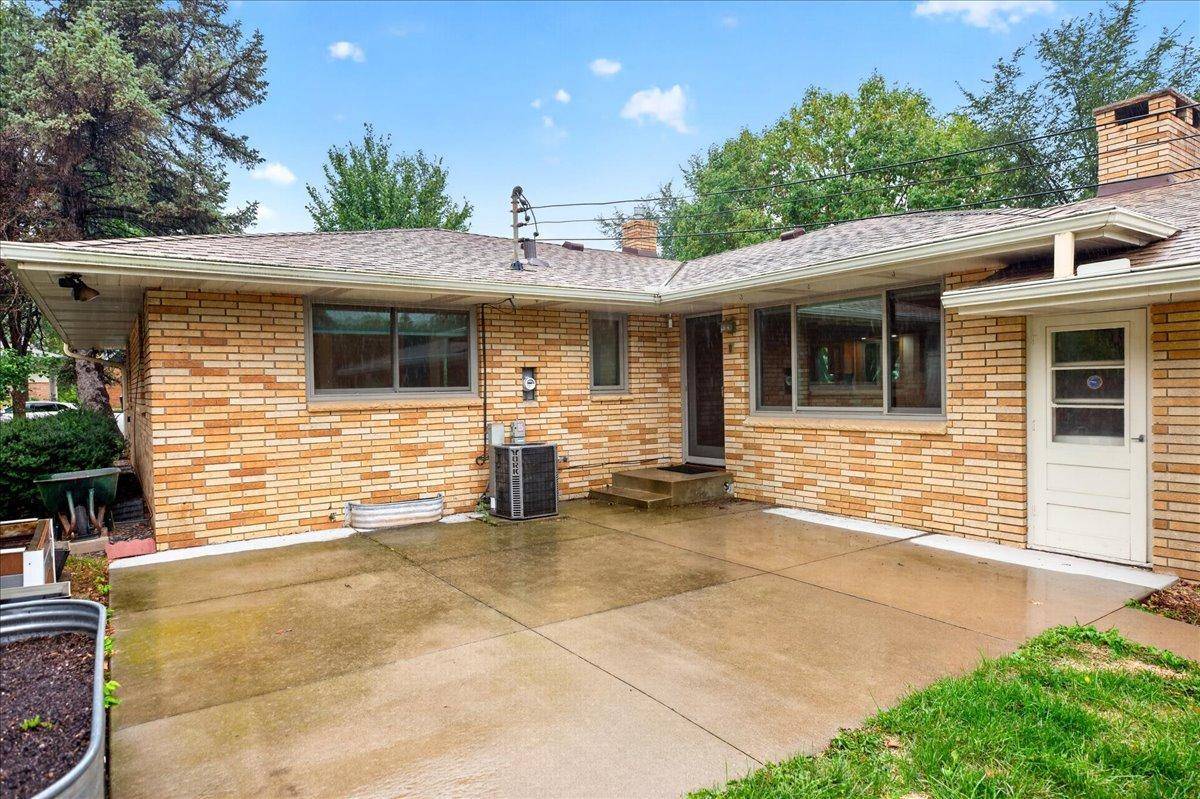 781 Iowa AVE E, Saint Paul, MN 55106