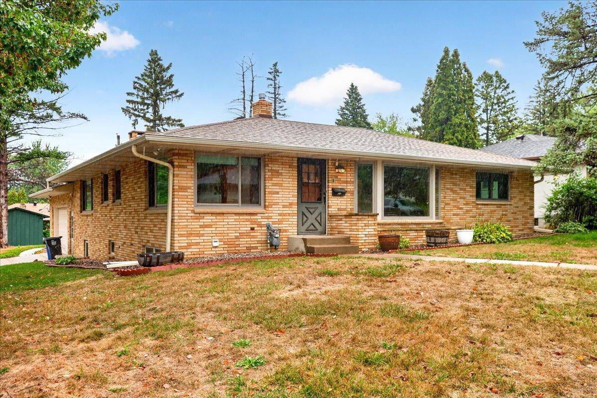 781 Iowa AVE E, Saint Paul, MN 55106