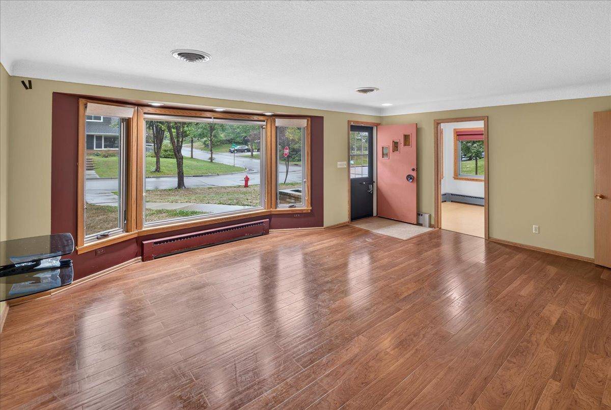 781 Iowa AVE E, Saint Paul, MN 55106