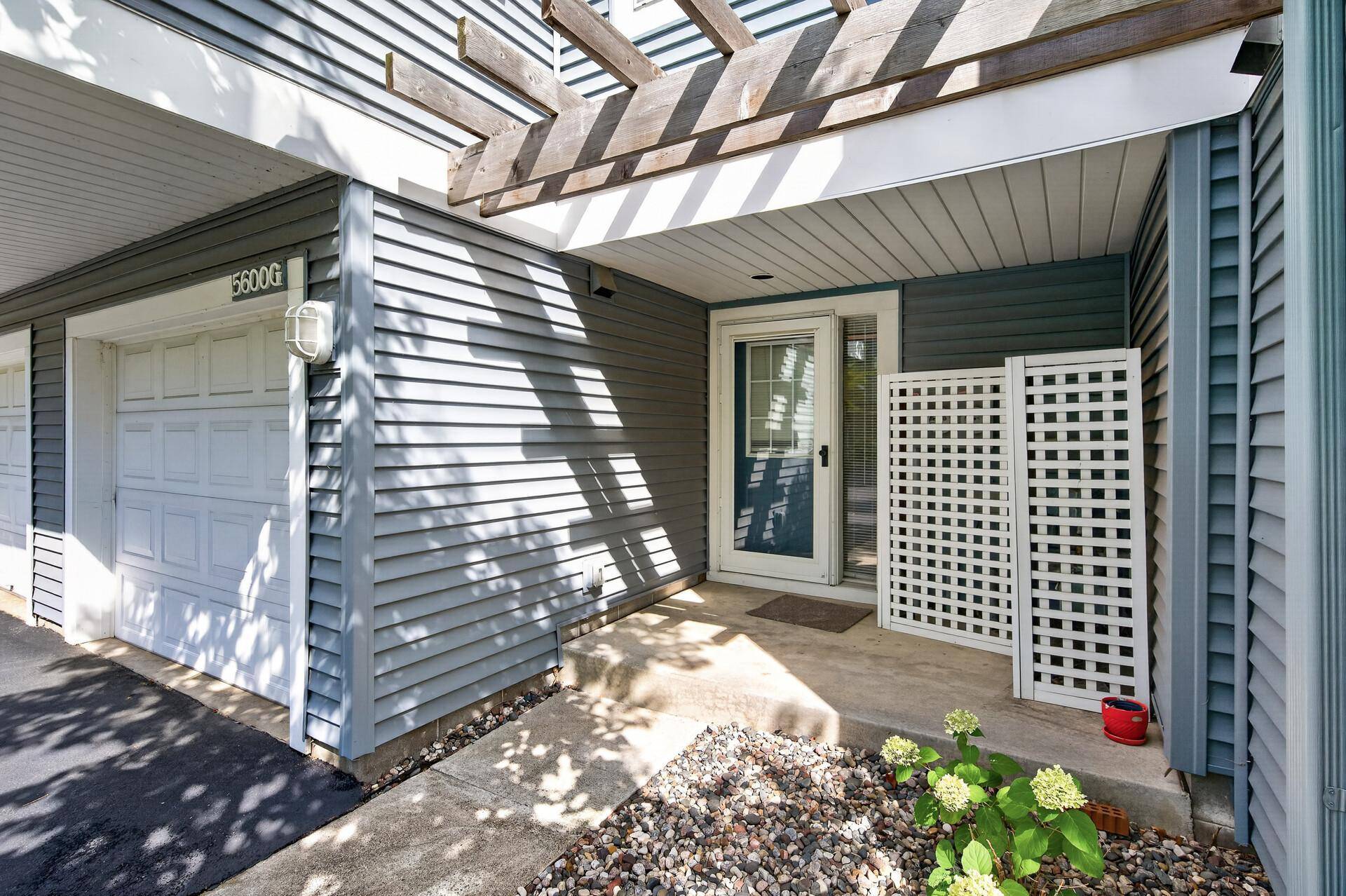 15600 24th AVE N #G, Plymouth, MN 55447