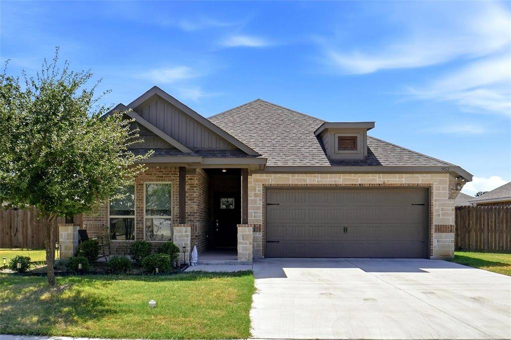 952 Sam Street, Springtown, TX 76082