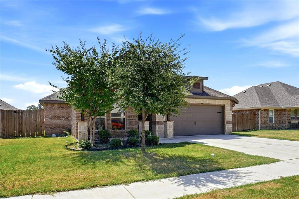 952 Sam Street, Springtown, TX 76082