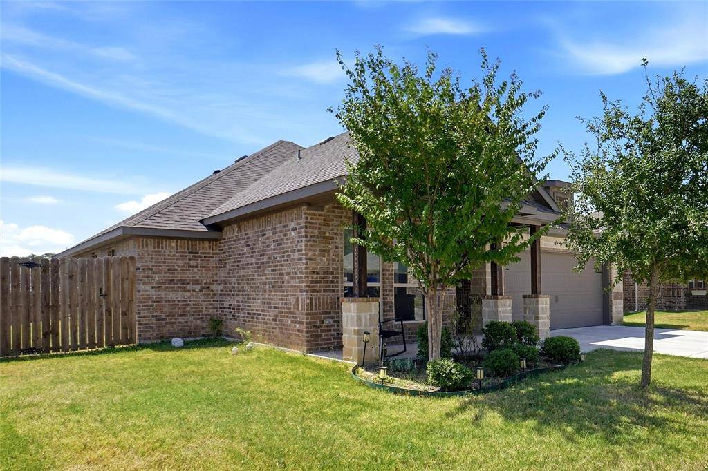 952 Sam Street, Springtown, TX 76082