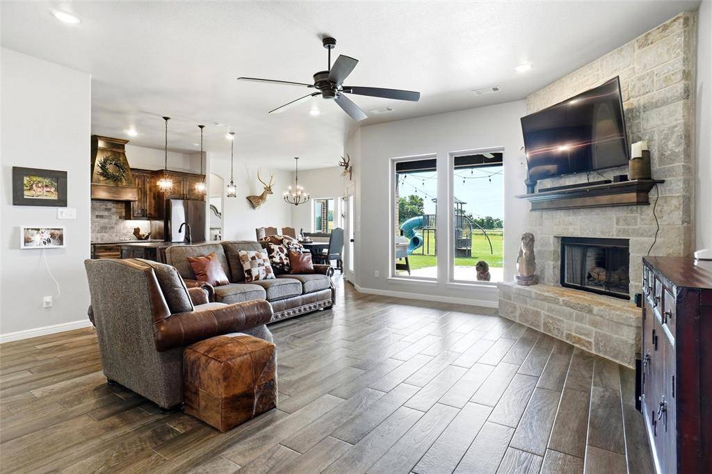 1027 Hope Court, Boyd, TX 76023