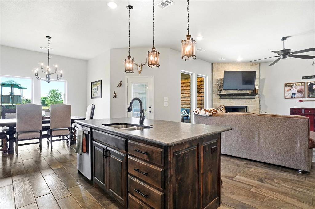1027 Hope Court, Boyd, TX 76023