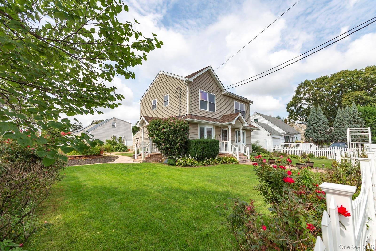 305 S Strong AVE, Copiague, NY 11726