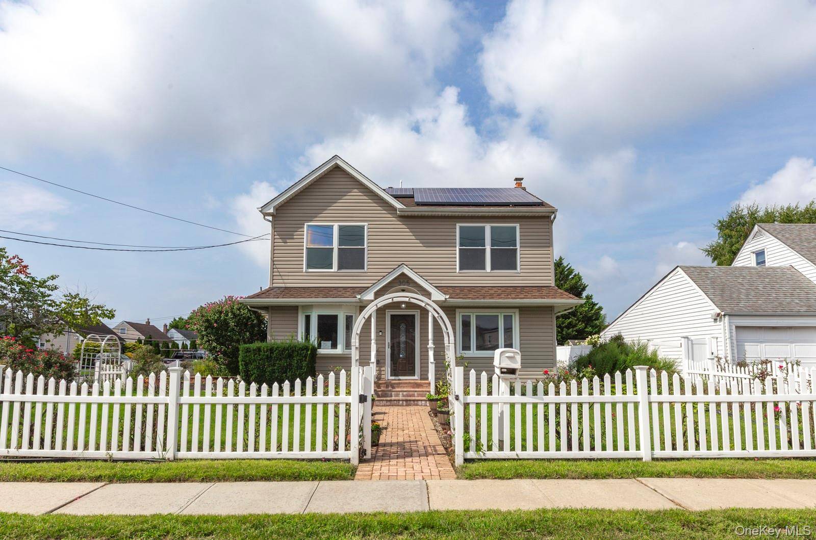 305 S Strong AVE, Copiague, NY 11726