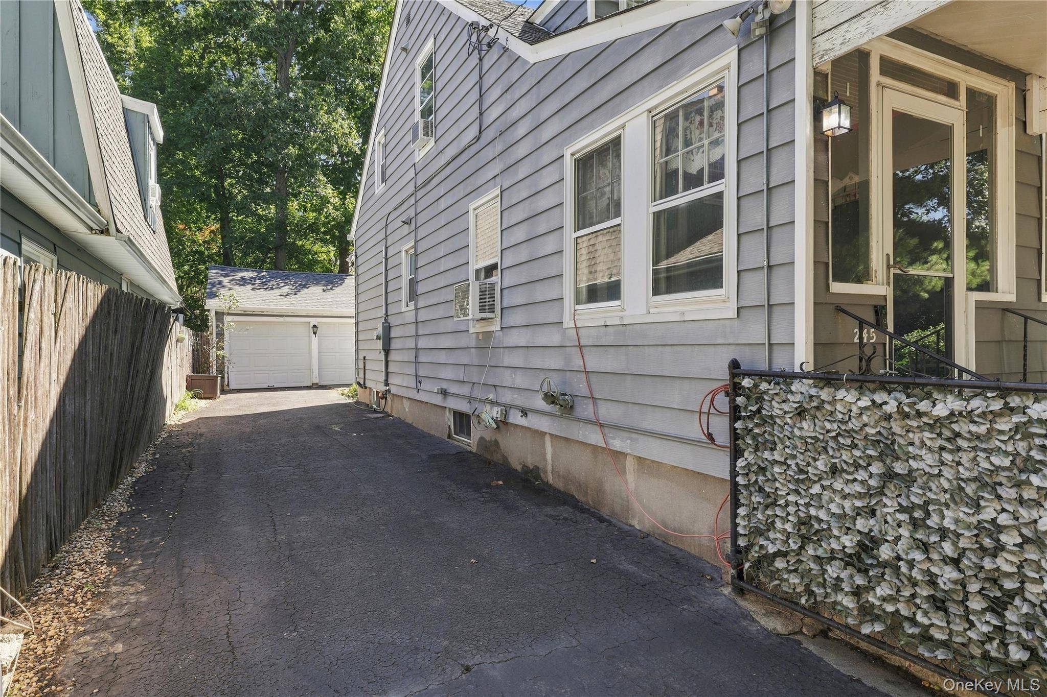 245 Buchanan ST, Centerport, NY 11721