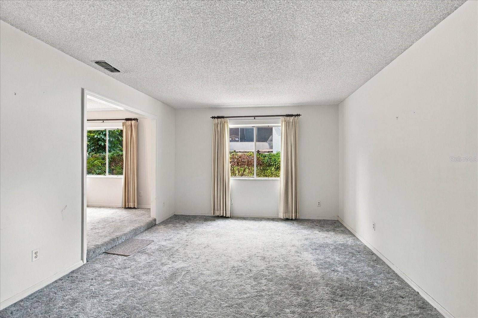 528 E HILLCREST ST, Altamonte Springs, FL 32701