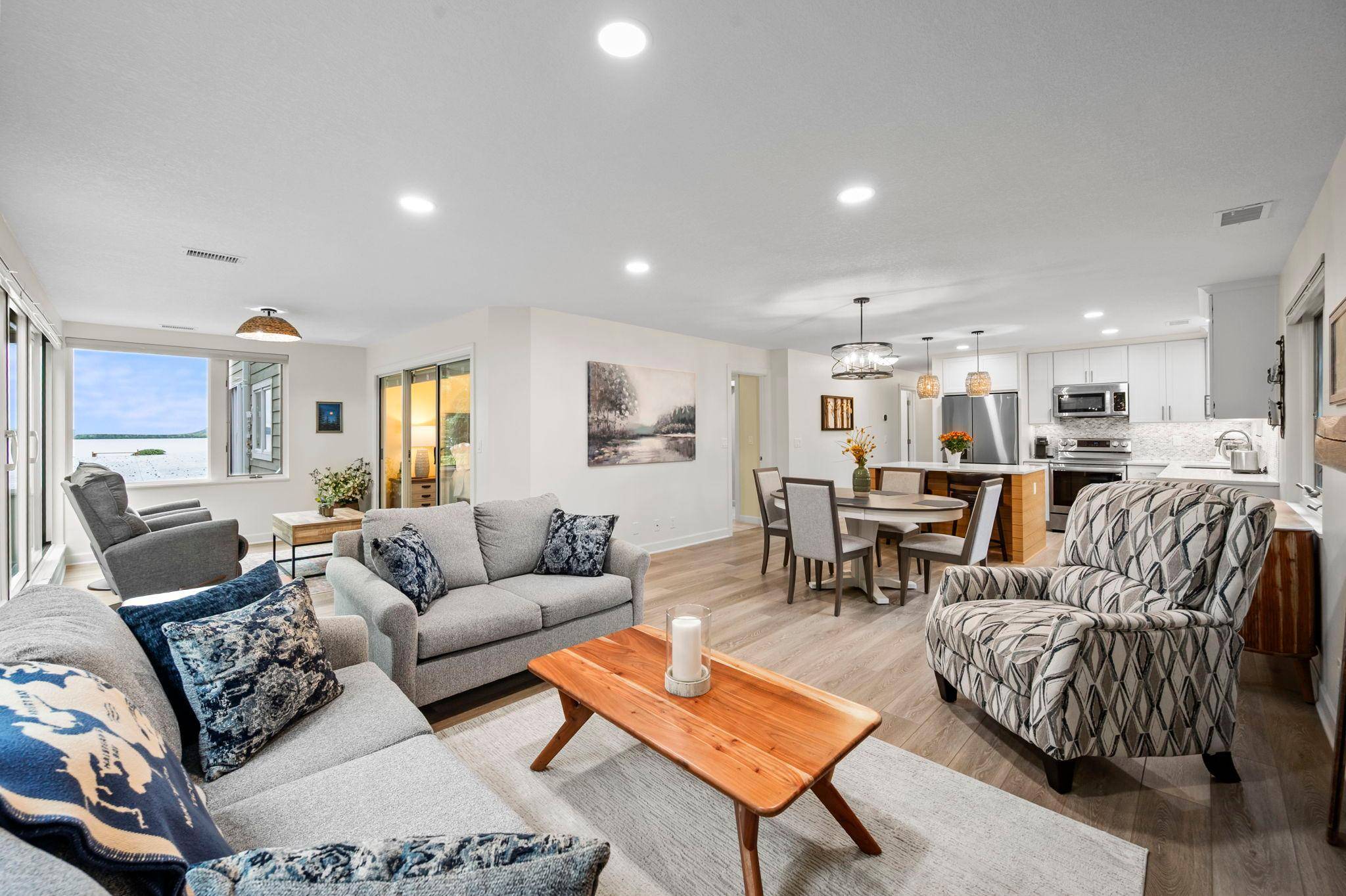 2670 Commerce BLVD #102, Mound, MN 55364