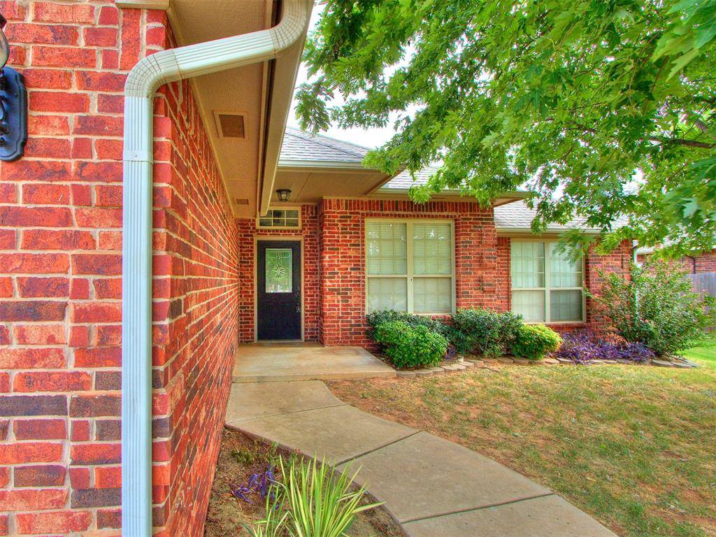 1625 Savannah LN, Edmond, OK 73003