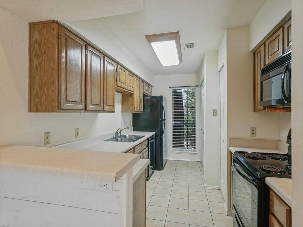 358 W Harwood Road #G, Hurst, TX 76054