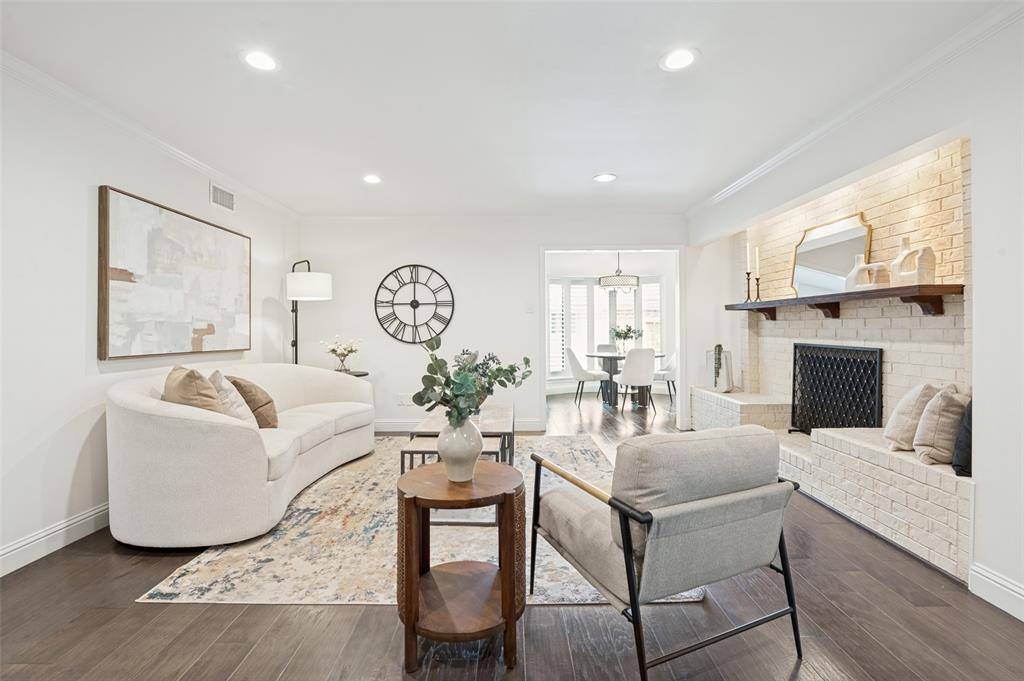 906 Loganwood Avenue, Richardson, TX 75080