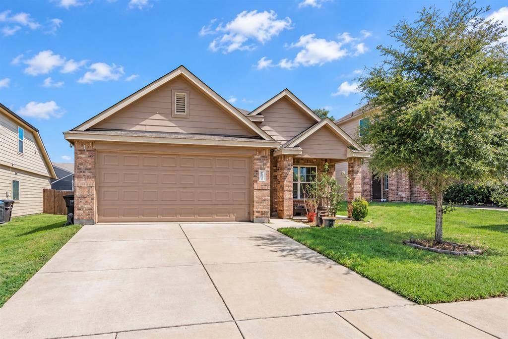1429 Tall Pine Way, Fort Worth, TX 76112