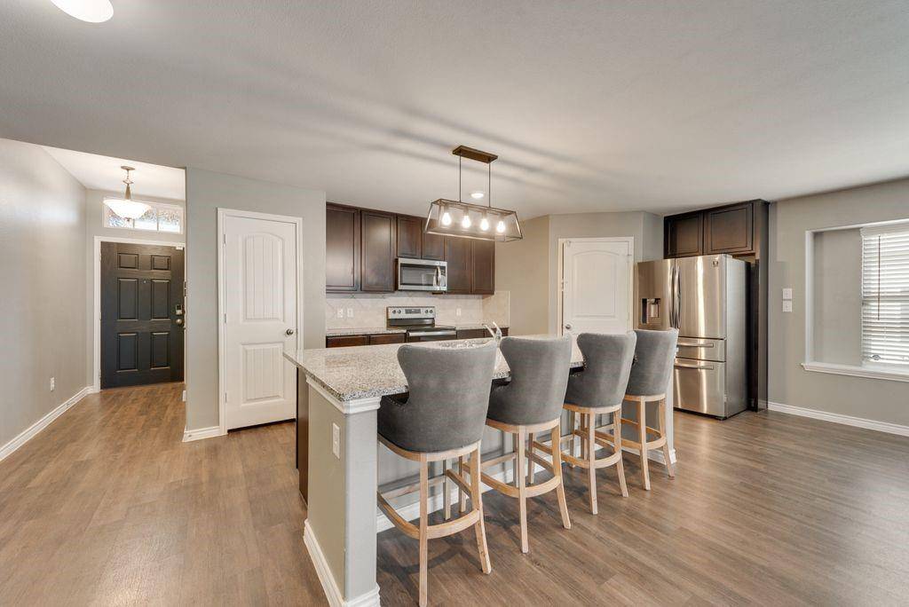 1429 Tall Pine Way, Fort Worth, TX 76112