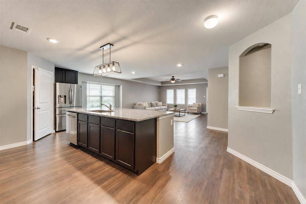1429 Tall Pine Way, Fort Worth, TX 76112