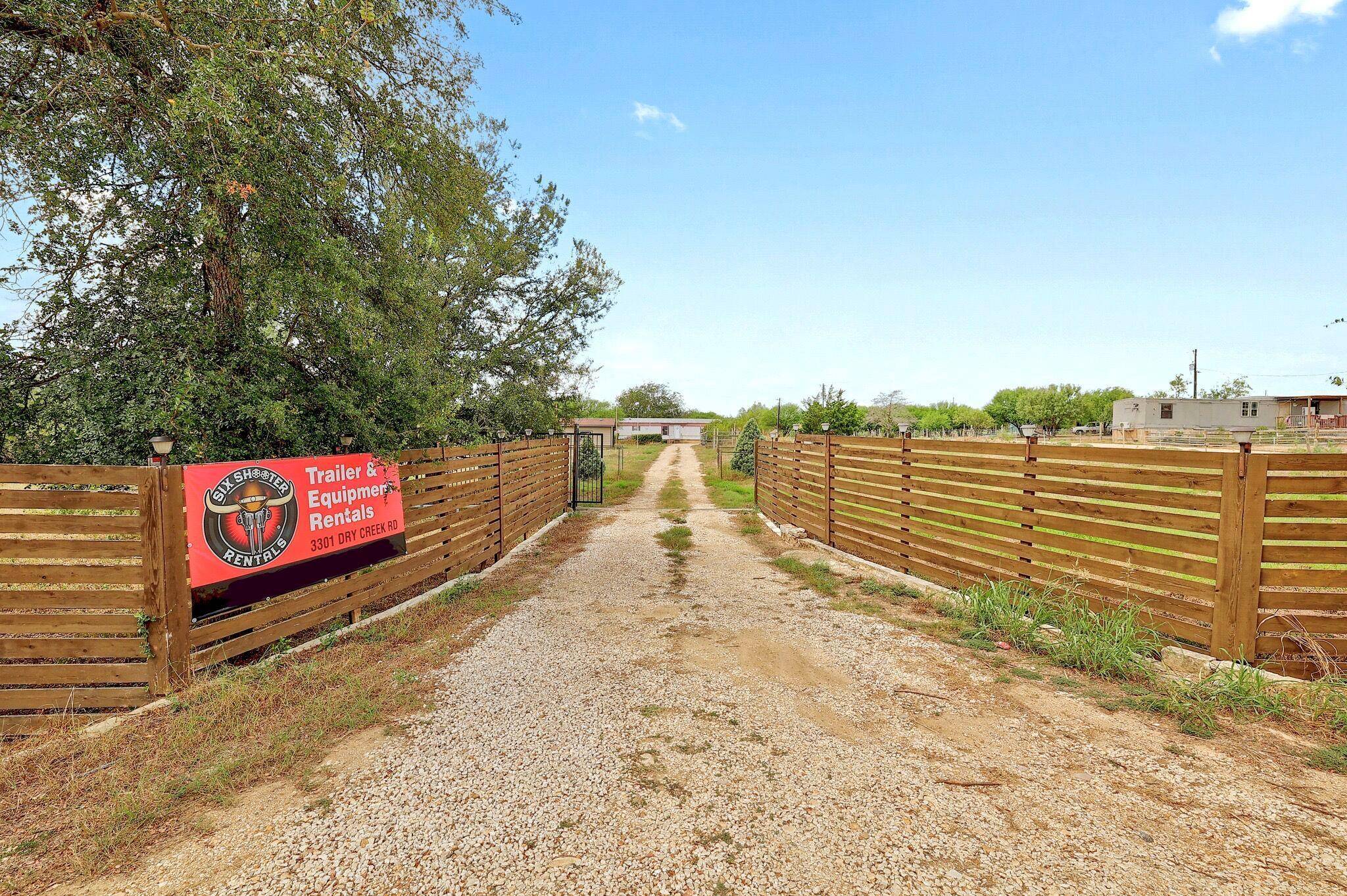 3301 Dry Creek RD, Lockhart, TX 78644