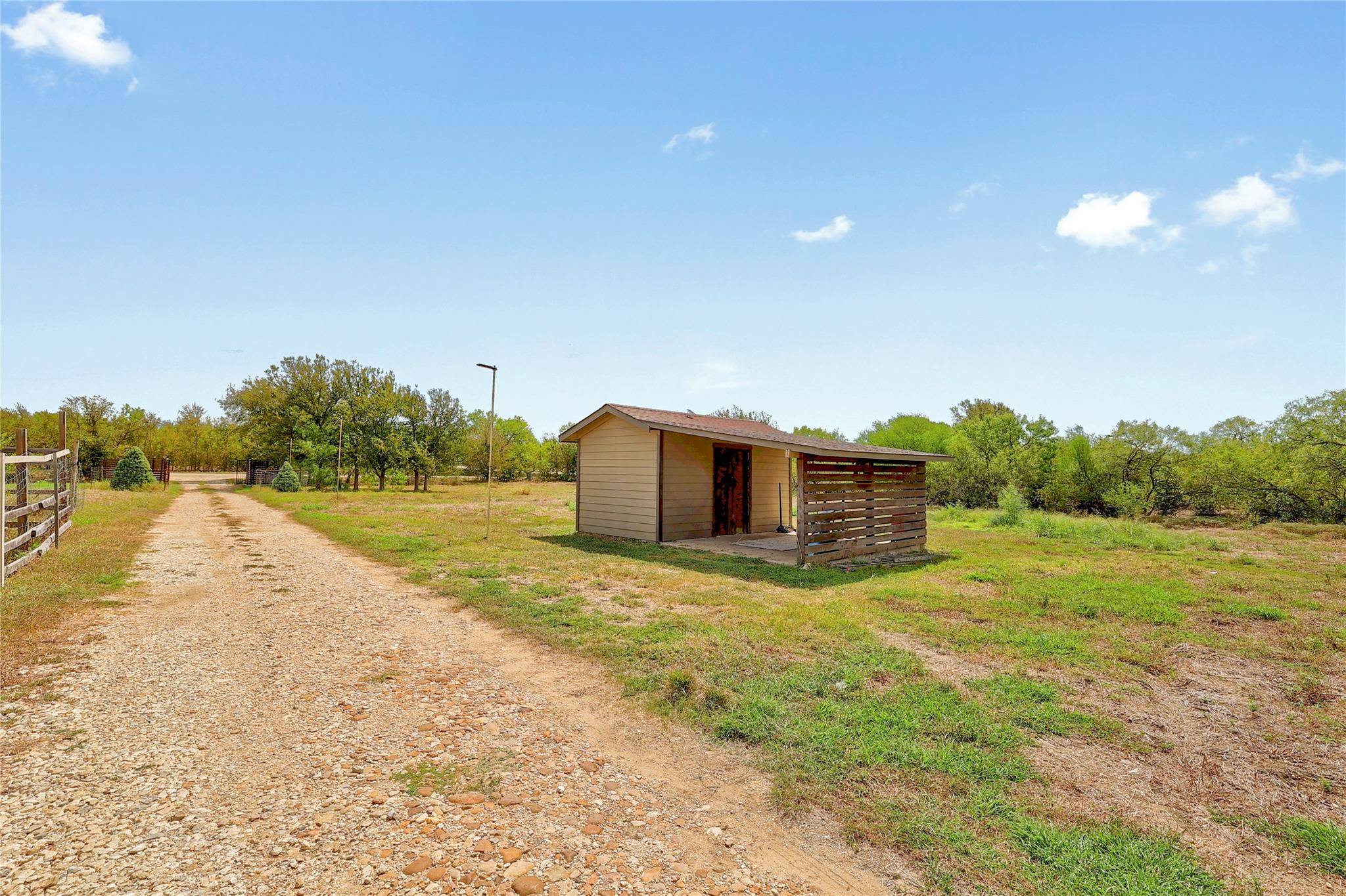 3301 Dry Creek RD, Lockhart, TX 78644