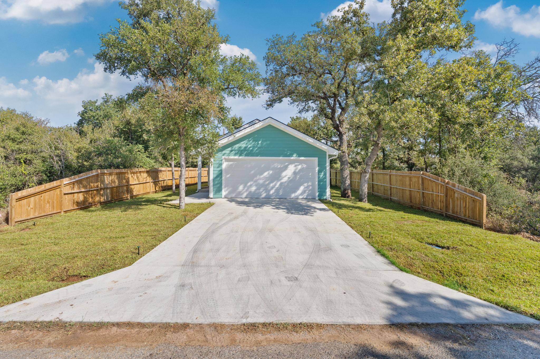 1653 Navajo TRL, Kingsland, TX 78639