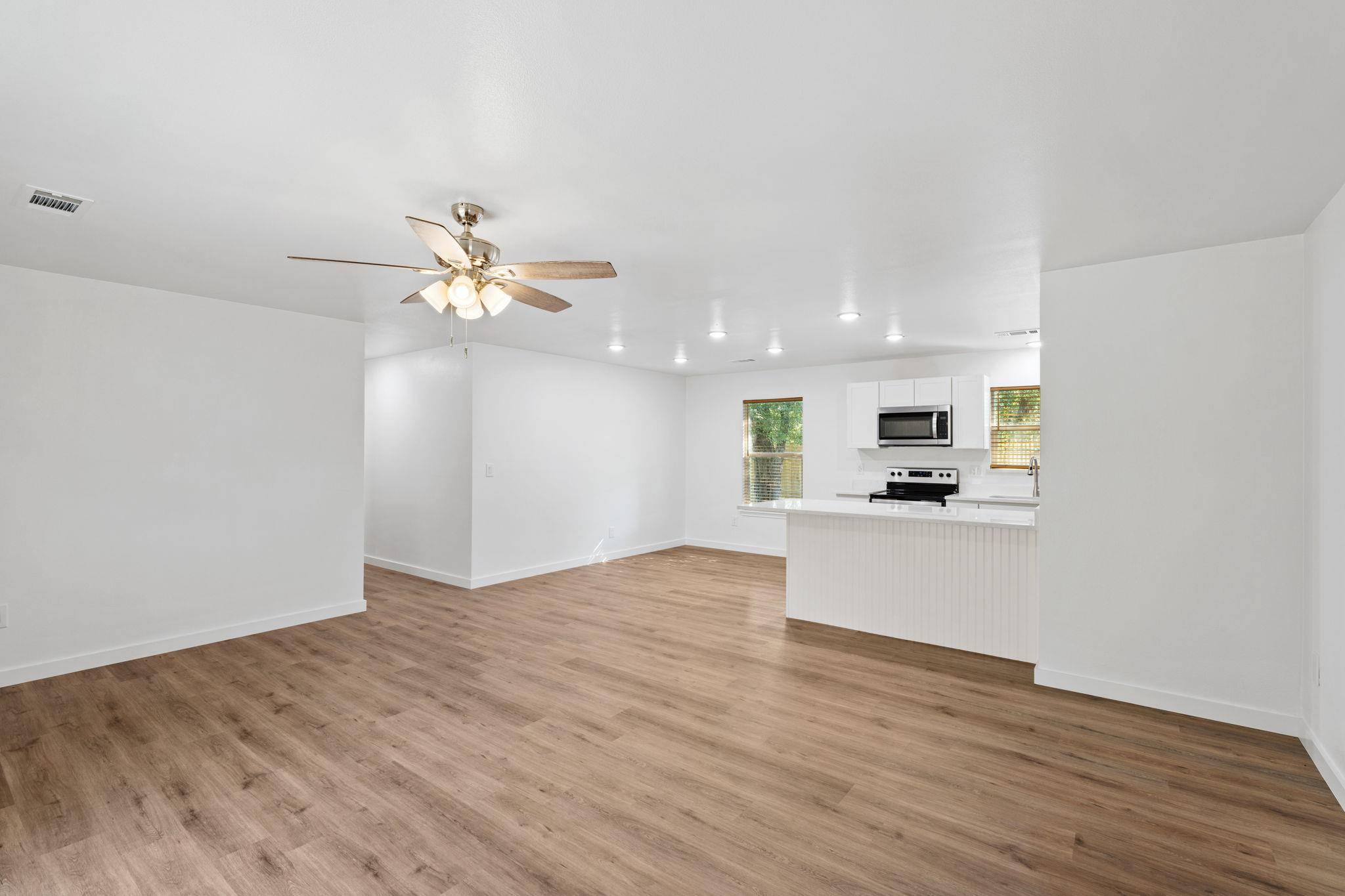 1653 Navajo TRL, Kingsland, TX 78639