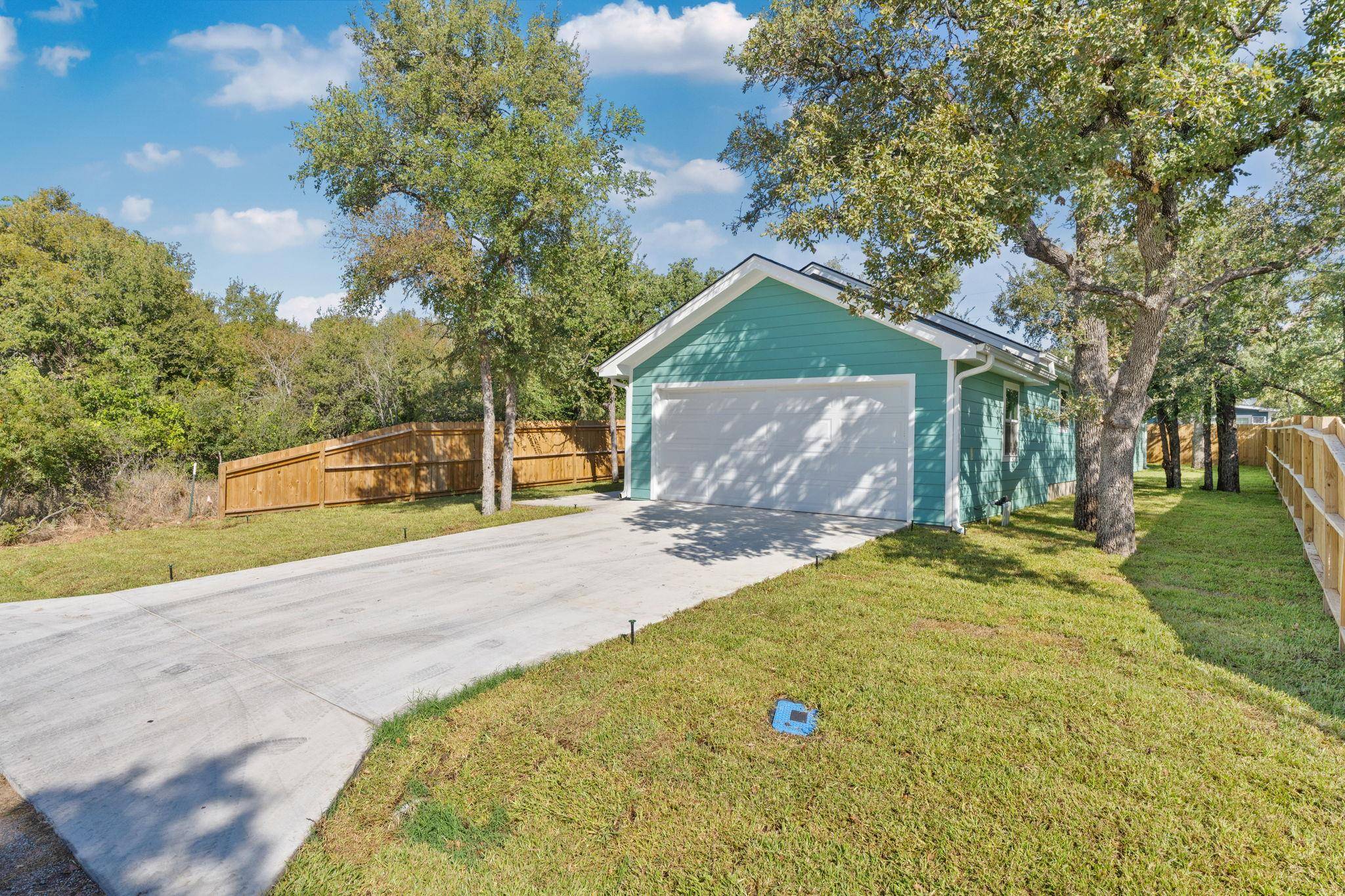 1653 Navajo TRL, Kingsland, TX 78639