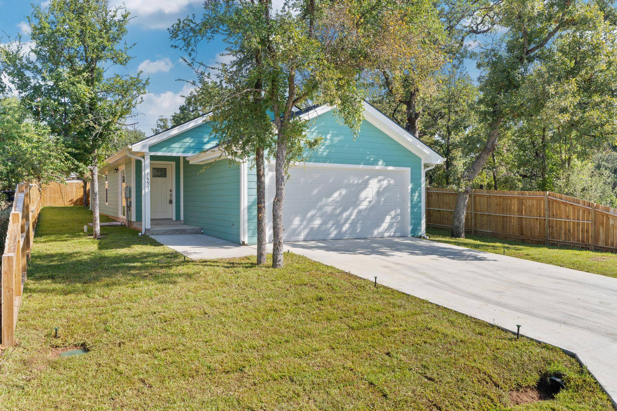 1653 Navajo TRL, Kingsland, TX 78639