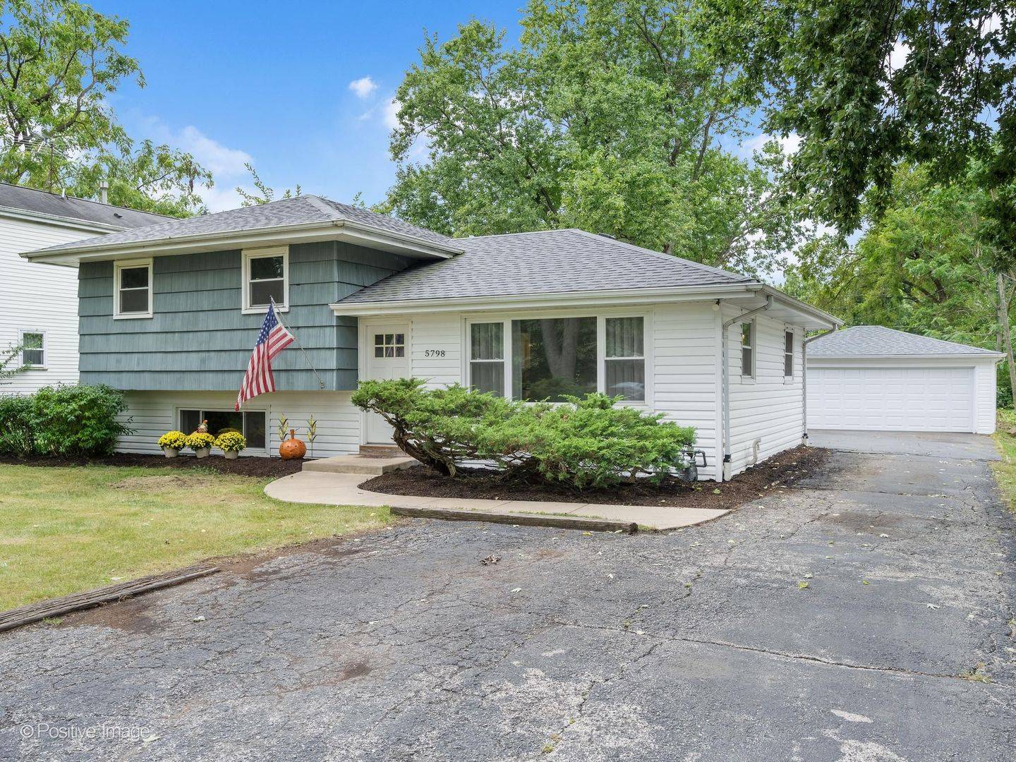 5798 Pershing AVE, Downers Grove, IL 60516