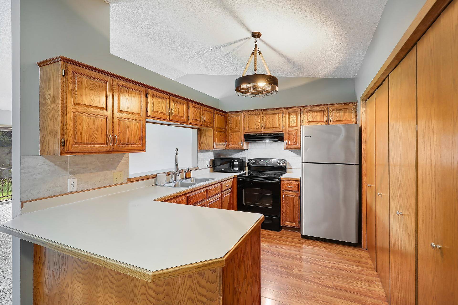 11139 Edgewood CIR N, Champlin, MN 55316