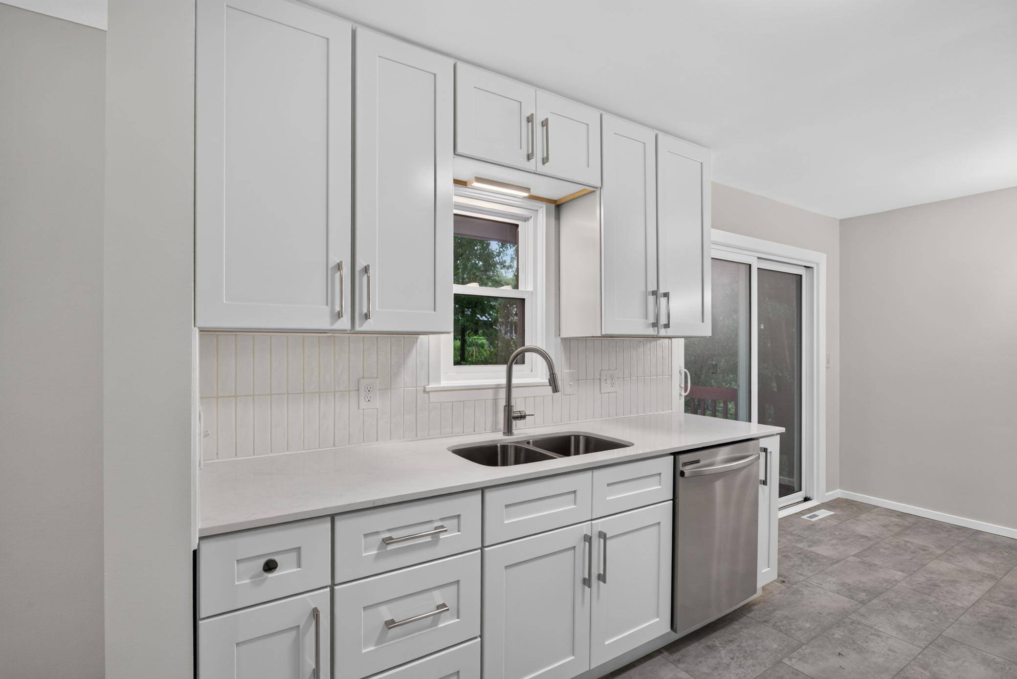 406 Centennial DR, Roseville, MN 55113