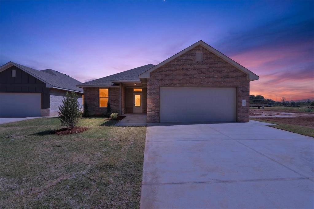 1924 Sage Valley TER, Yukon, OK 73099