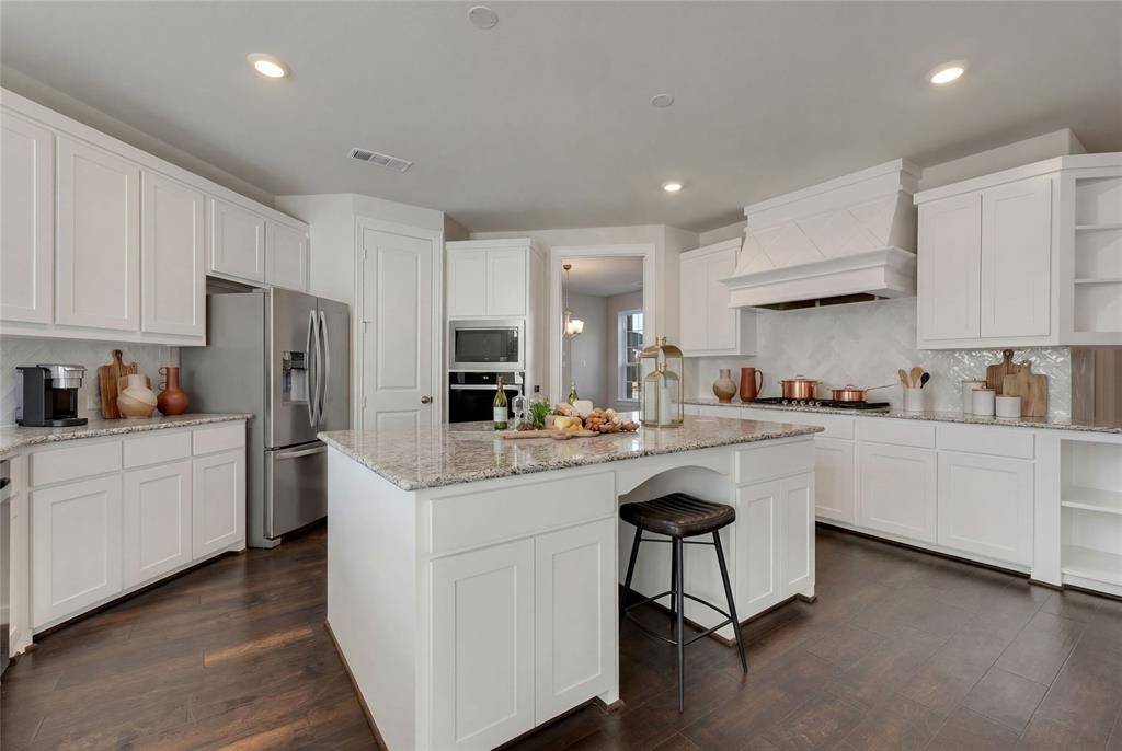 2438 Meridian Place, Midlothian, TX 76065