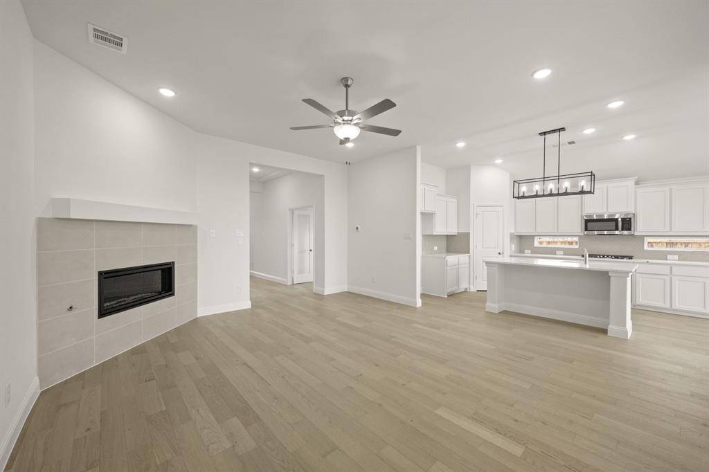 1023 Wheatland, Justin, TX 76247