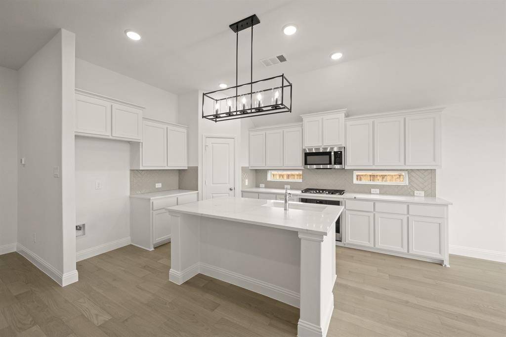 1023 Wheatland, Justin, TX 76247
