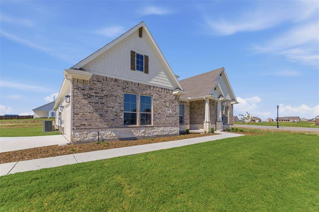 104 Snowy Owl Trail, New Fairview, TX 76078