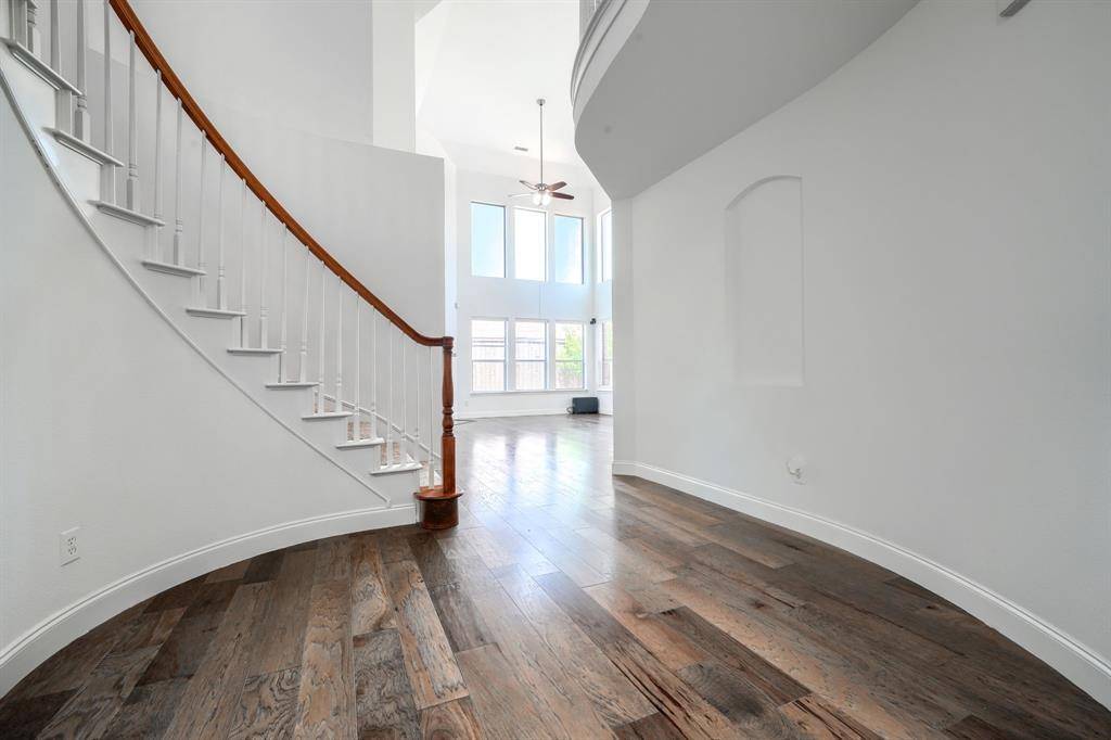 1127 Valley Vista Drive, Irving, TX 75063